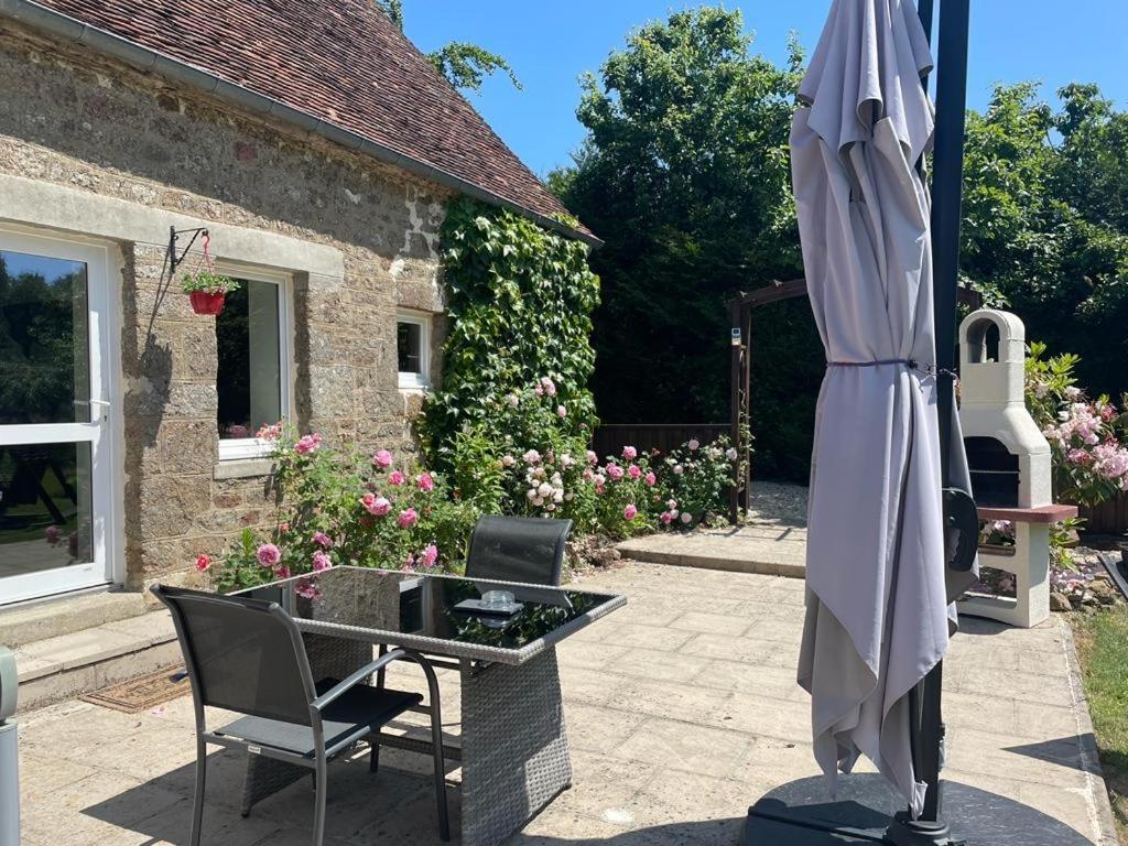 Maison d'hôtes Gite Des Roses à Le Grais Extérieur photo