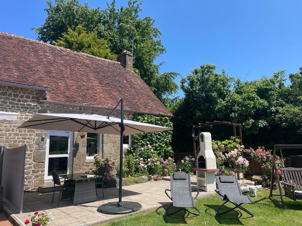 Maison d'hôtes Gite Des Roses à Le Grais Extérieur photo