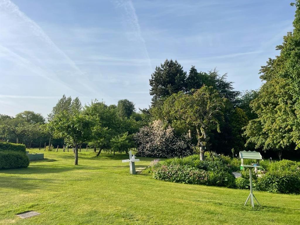 Maison d'hôtes Gite Des Roses à Le Grais Extérieur photo